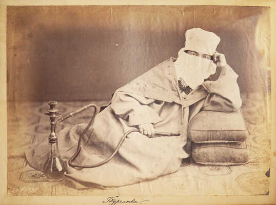 Уникальный альбом фотографий путешественника: Россия, Япония, Индия, Греция, Гибралтар и др. Конец XIX в.